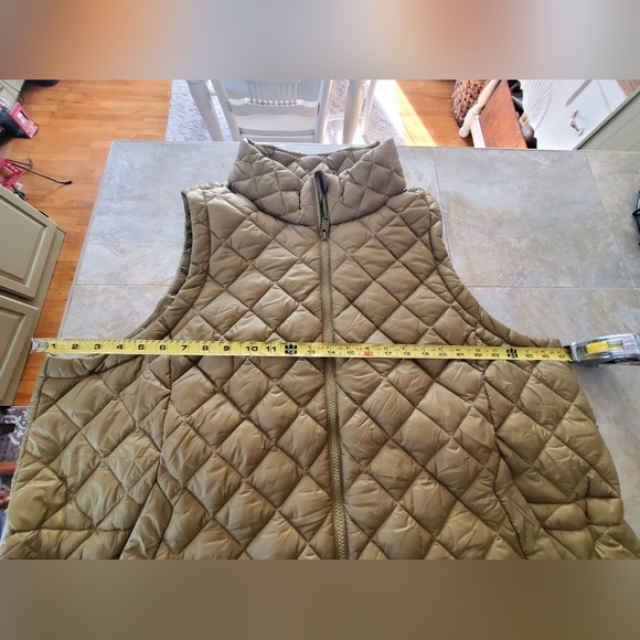 Athleta featherweight vest - Picture 6 of 6